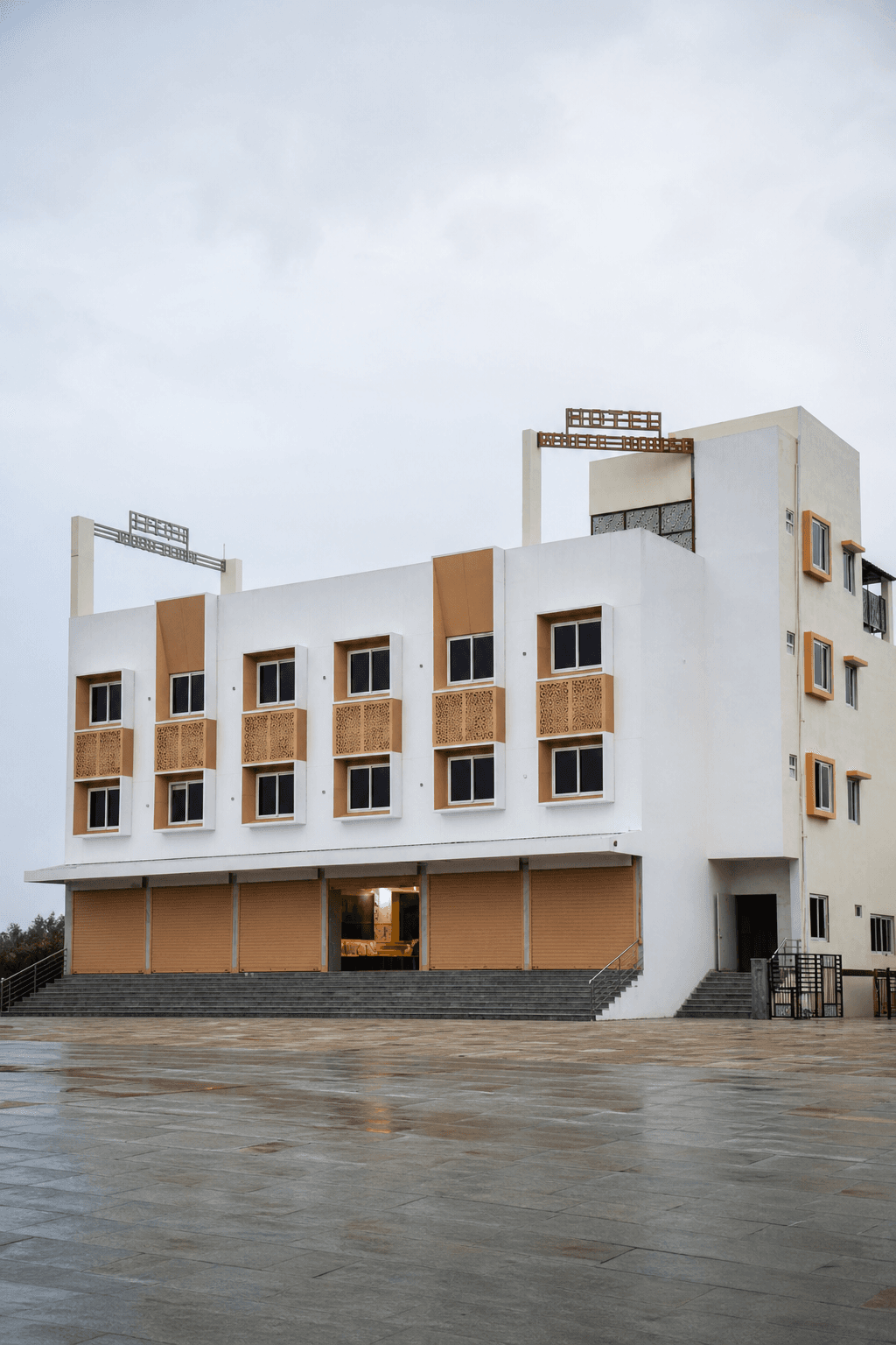 White House Hotel and Resort