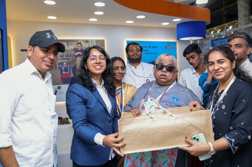Gift presentation at an Indane exhibition booth
