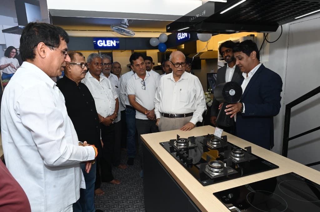 Product demonstration inside the Glen Exclusive Gallery
