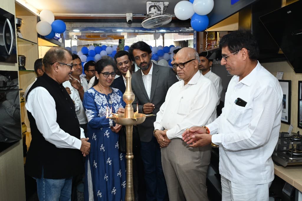 Inauguration ceremony inside the Glen Exclusive Gallery
