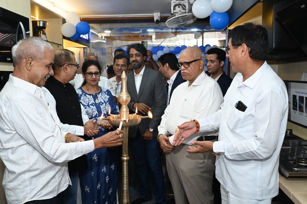 Lighting the lamp at the Glen Exclusive Gallery opening