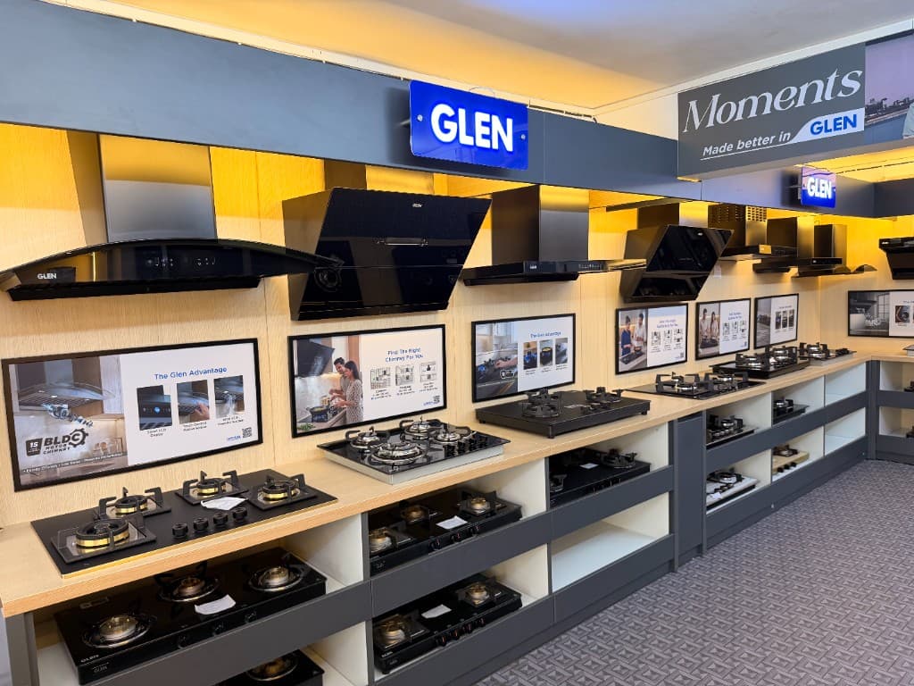 Glen chimneys and hobs along the gallery wall